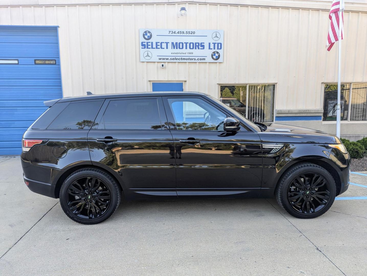 2016 Black Metallic /Black Leather Land Rover Range Rover Sport HSE (SALWR2VF5GA) with an 3.0L V6 24V DOHC SUPERCHARGED engine, 8A transmission, located at 603 Amelia Street, Plymouth, MI, 48170, (734) 459-5520, 42.378841, -83.464546 - Vehicles shown by appointment - Please call ahead - 734-459-5520, text 734-658-4573 or contact us via our web site at: http://www.selectmotors.com for complete Inventory, Photos, Videos and FREE Carfax Reports. 2016 Range Rover Sport HSE, Santorini Black Metallic, black leather interior, 71K mi - Photo#16