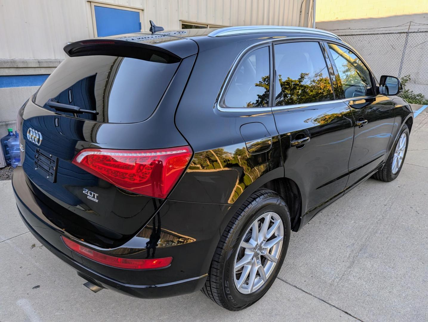 2011 Black /Black Leather Audi Q5 2.0 quattro Premium (WA1LFAFP3BA) with an 2.0L L4 DOHC 16V engine, 6-Speed Automatic transmission, located at 603 Amelia Street, Plymouth, MI, 48170, (734) 459-5520, 42.378841, -83.464546 - Photo#12