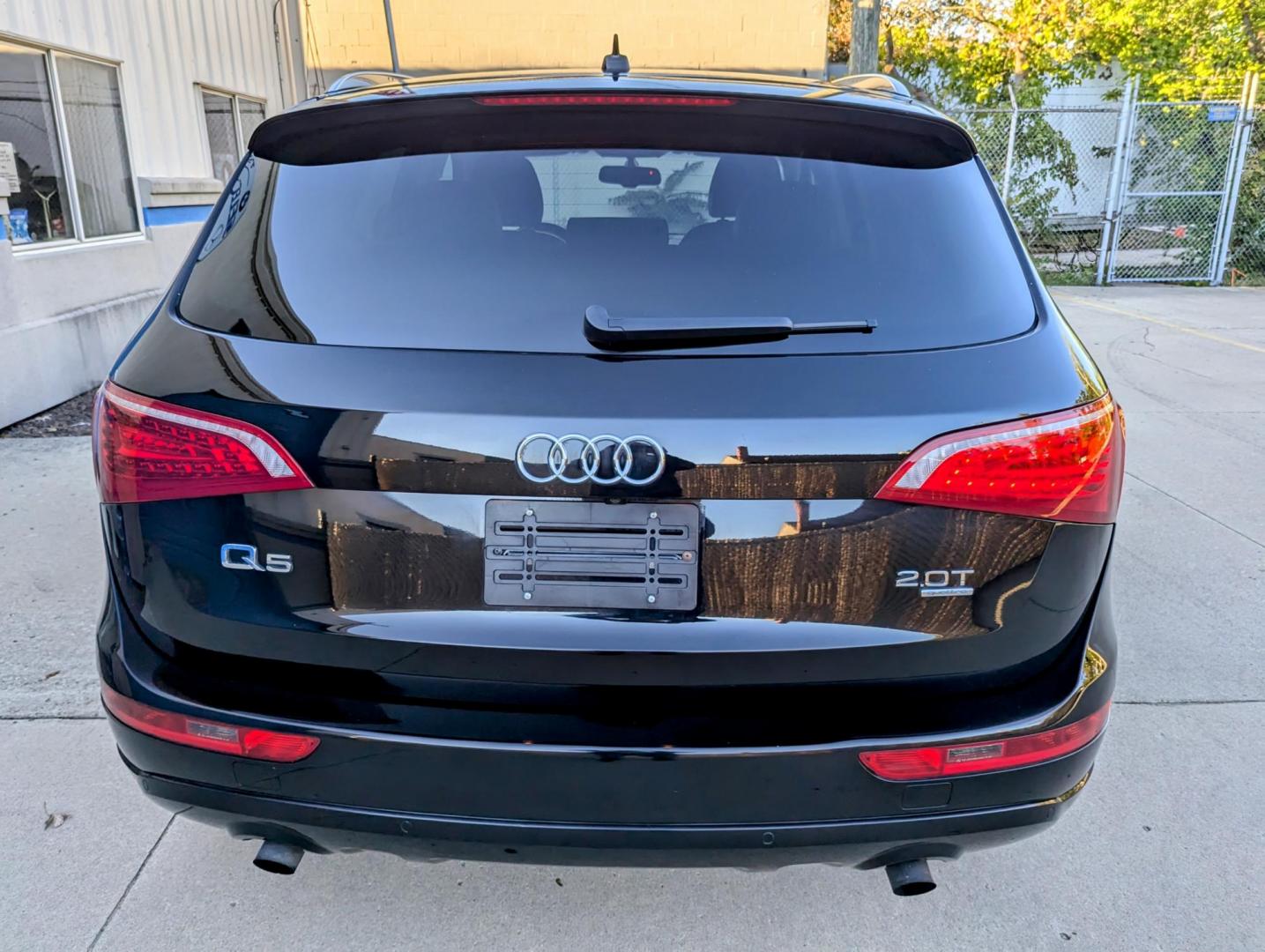 2011 Black /Black Leather Audi Q5 2.0 quattro Premium (WA1LFAFP3BA) with an 2.0L L4 DOHC 16V engine, 6-Speed Automatic transmission, located at 603 Amelia Street, Plymouth, MI, 48170, (734) 459-5520, 42.378841, -83.464546 - Photo#13