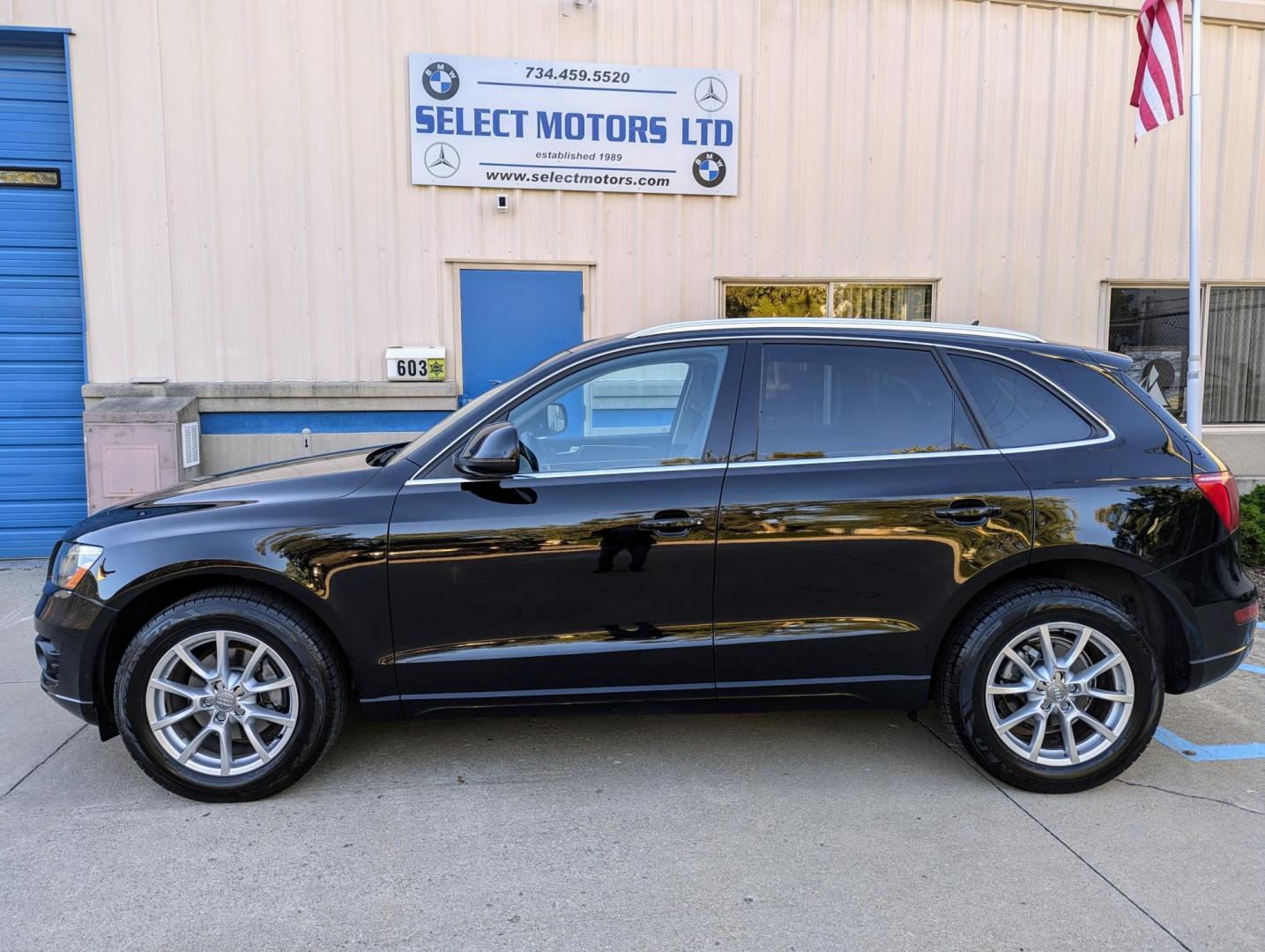 2011 Black /Black Leather Audi Q5 2.0 quattro Premium (WA1LFAFP3BA) with an 2.0L L4 DOHC 16V engine, 6-Speed Automatic transmission, located at 603 Amelia Street, Plymouth, MI, 48170, (734) 459-5520, 42.378841, -83.464546 - Photo#3