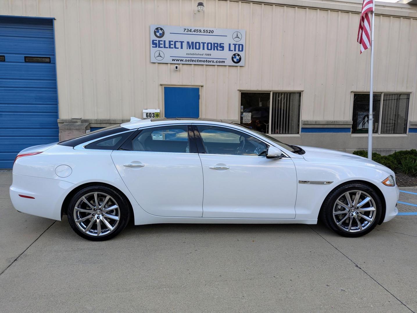 2013 Polaris White /Ivory Leather Jaguar XJ-Series XJ (SAJWA1C76D8) with an 3.0L V6 DOHC 24V engine, 8-Speed Automatic transmission, located at 603 Amelia Street, Plymouth, MI, 48170, (734) 459-5520, 42.378841, -83.464546 - Vehicles shown by appointment - Please call ahead - 734-459-5520, text 734-658-4573 or contact us via our web site at: http://www.selectmotors.com for complete Inventory, Photos, Videos and FREE Carfax Reports. 2013 Jaguar XJ, Polaris White with Ivory leather interior, 72K miles, one owner si - Photo#14