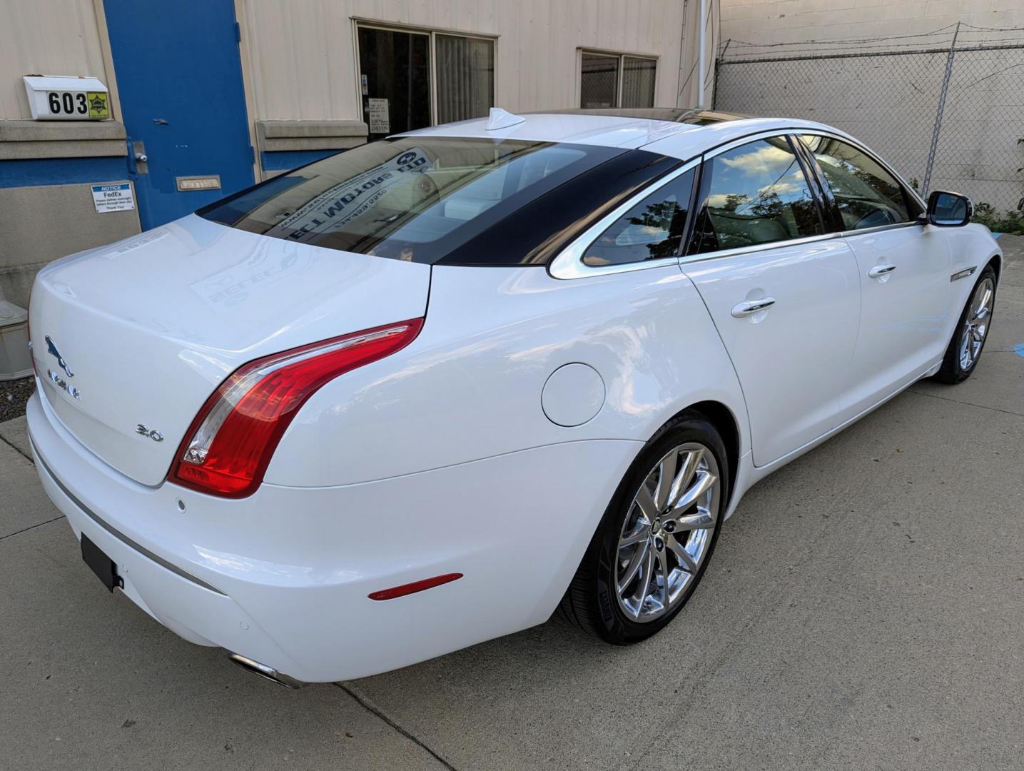 2013 Polaris White /Ivory Leather Jaguar XJ-Series XJ (SAJWA1C76D8) with an 3.0L V6 DOHC 24V engine, 8-Speed Automatic transmission, located at 603 Amelia Street, Plymouth, MI, 48170, (734) 459-5520, 42.378841, -83.464546 - Vehicles shown by appointment - Please call ahead - 734-459-5520, text 734-658-4573 or contact us via our web site at: http://www.selectmotors.com for complete Inventory, Photos, Videos and FREE Carfax Reports. 2013 Jaguar XJ, Polaris White with Ivory leather interior, 72K miles, one owner si - Photo#15