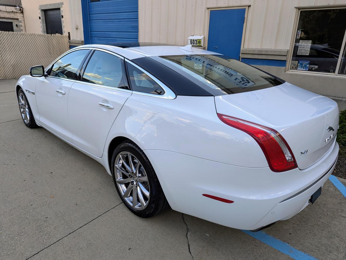 2013 Polaris White /Ivory Leather Jaguar XJ-Series XJ (SAJWA1C76D8) with an 3.0L V6 DOHC 24V engine, 8-Speed Automatic transmission, located at 603 Amelia Street, Plymouth, MI, 48170, (734) 459-5520, 42.378841, -83.464546 - Vehicles shown by appointment - Please call ahead - 734-459-5520, text 734-658-4573 or contact us via our web site at: http://www.selectmotors.com for complete Inventory, Photos, Videos and FREE Carfax Reports. 2013 Jaguar XJ, Polaris White with Ivory leather interior, 72K miles, one owner si - Photo#3