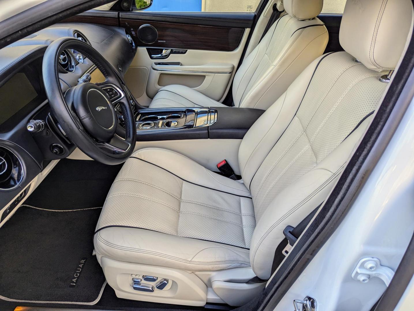 2013 Polaris White /Ivory Leather Jaguar XJ-Series XJ (SAJWA1C76D8) with an 3.0L V6 DOHC 24V engine, 8-Speed Automatic transmission, located at 603 Amelia Street, Plymouth, MI, 48170, (734) 459-5520, 42.378841, -83.464546 - Vehicles shown by appointment - Please call ahead - 734-459-5520, text 734-658-4573 or contact us via our web site at: http://www.selectmotors.com for complete Inventory, Photos, Videos and FREE Carfax Reports. 2013 Jaguar XJ, Polaris White with Ivory leather interior, 72K miles, one owner si - Photo#4