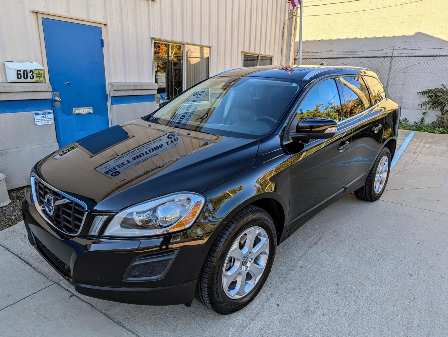 2013 Black Metallic /Black Leather Volvo XC60 3.2 AWD (YV4952DZ2D2) with an 3.0L L6 DOHC 24V TURBO engine, 6-Speed Automatic transmission, located at 603 Amelia Street, Plymouth, MI, 48170, (734) 459-5520, 42.378841, -83.464546 - Vehicles shown by appointment - Please call ahead - 734-459-5520, text 734-658-4573 or contact us via our web site at: http://www.selectmotors.com for complete Inventory, Photos, Videos and FREE Carfax Reports. 2013 Volvo XC60 3.2 Premier Plus, Black Sapphire Metallic with black leather inter - Photo#0