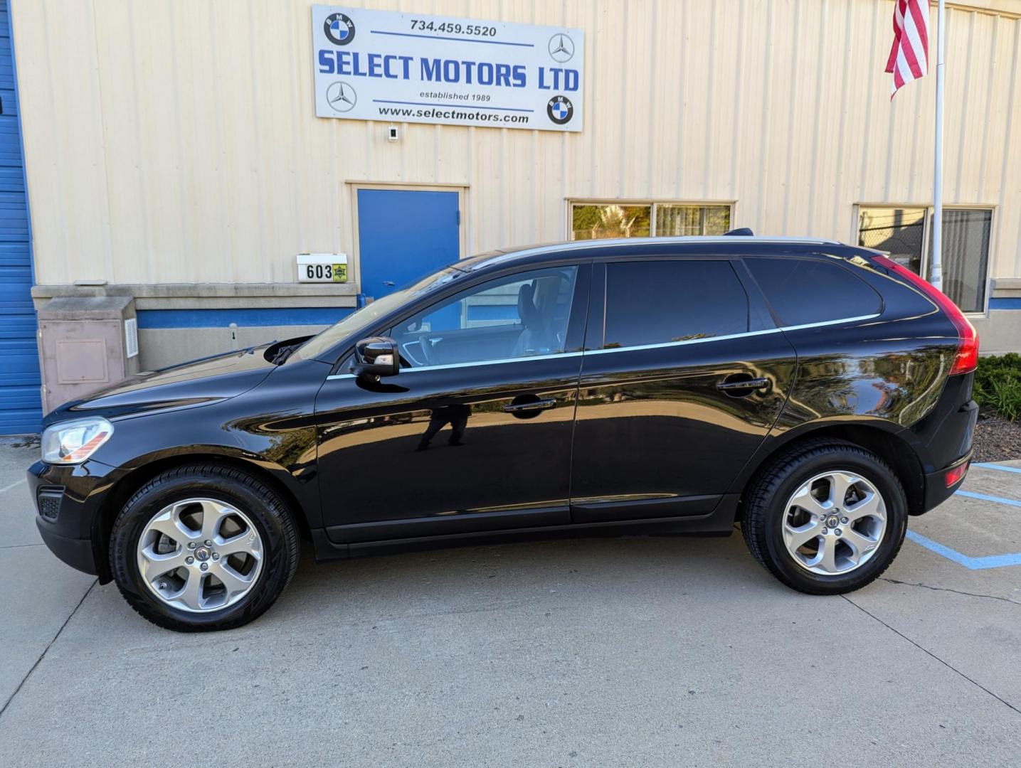 2013 Black Metallic /Black Leather Volvo XC60 3.2 AWD (YV4952DZ2D2) with an 3.0L L6 DOHC 24V TURBO engine, 6-Speed Automatic transmission, located at 603 Amelia Street, Plymouth, MI, 48170, (734) 459-5520, 42.378841, -83.464546 - Photo#2