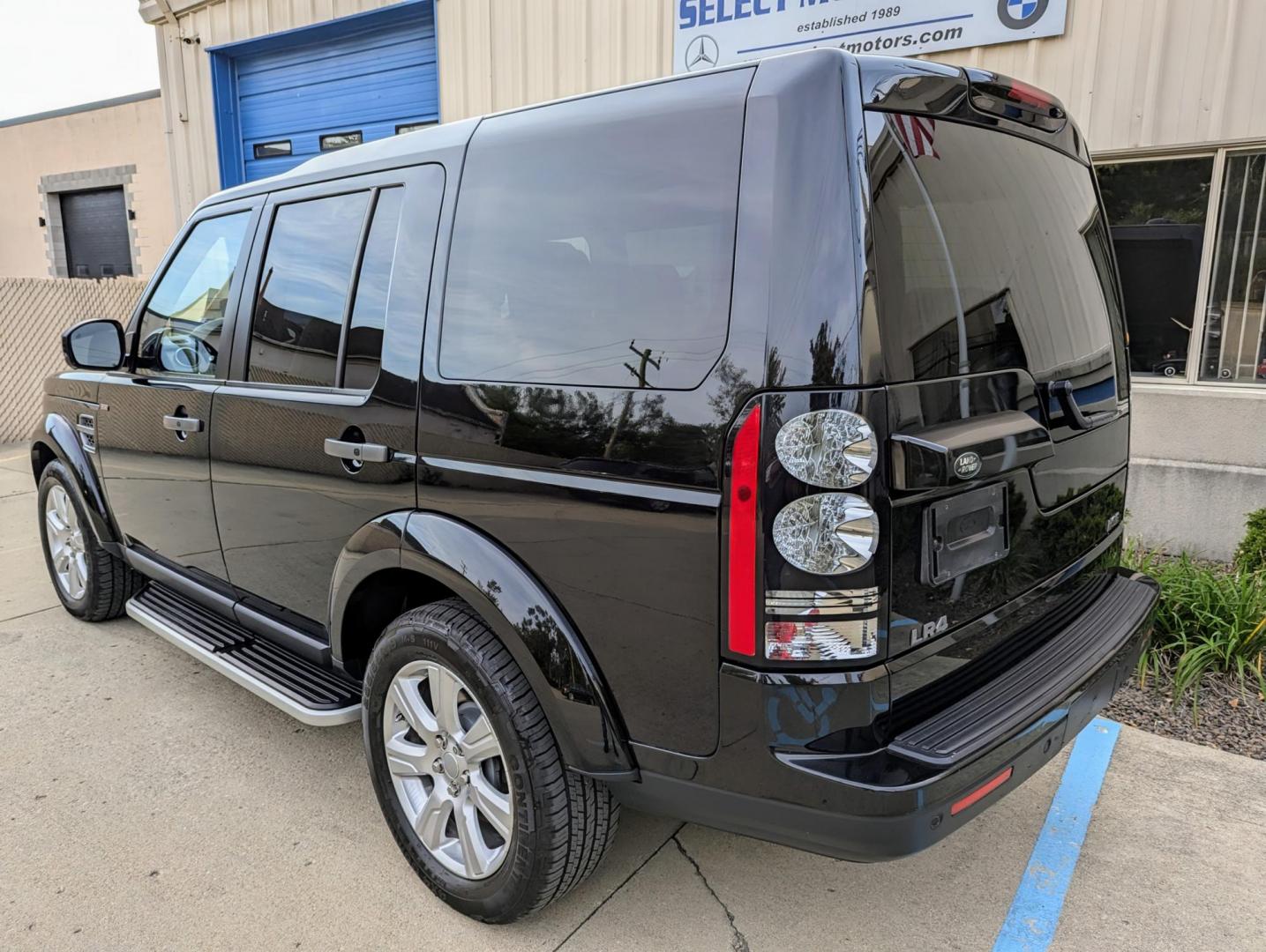 2015 Black /Tan Leather Land Rover LR4 HSE (SALAG2V6XFA) with an 3.0L V6 DOHV 24V engine, 6-Speed Automatic transmission, located at 603 Amelia Street, Plymouth, MI, 48170, (734) 459-5520, 42.378841, -83.464546 - Vehicles shown by appointment - Please call ahead - 734-459-5520, text 734-658-4573 or contact us via our web site at: http://www.selectmotors.com for complete Inventory, Photos, Videos and FREE Carfax Reports. 2015 Land River LR4 HSE, Black with tan leather interior, 108K miles, one owner since - Photo#3