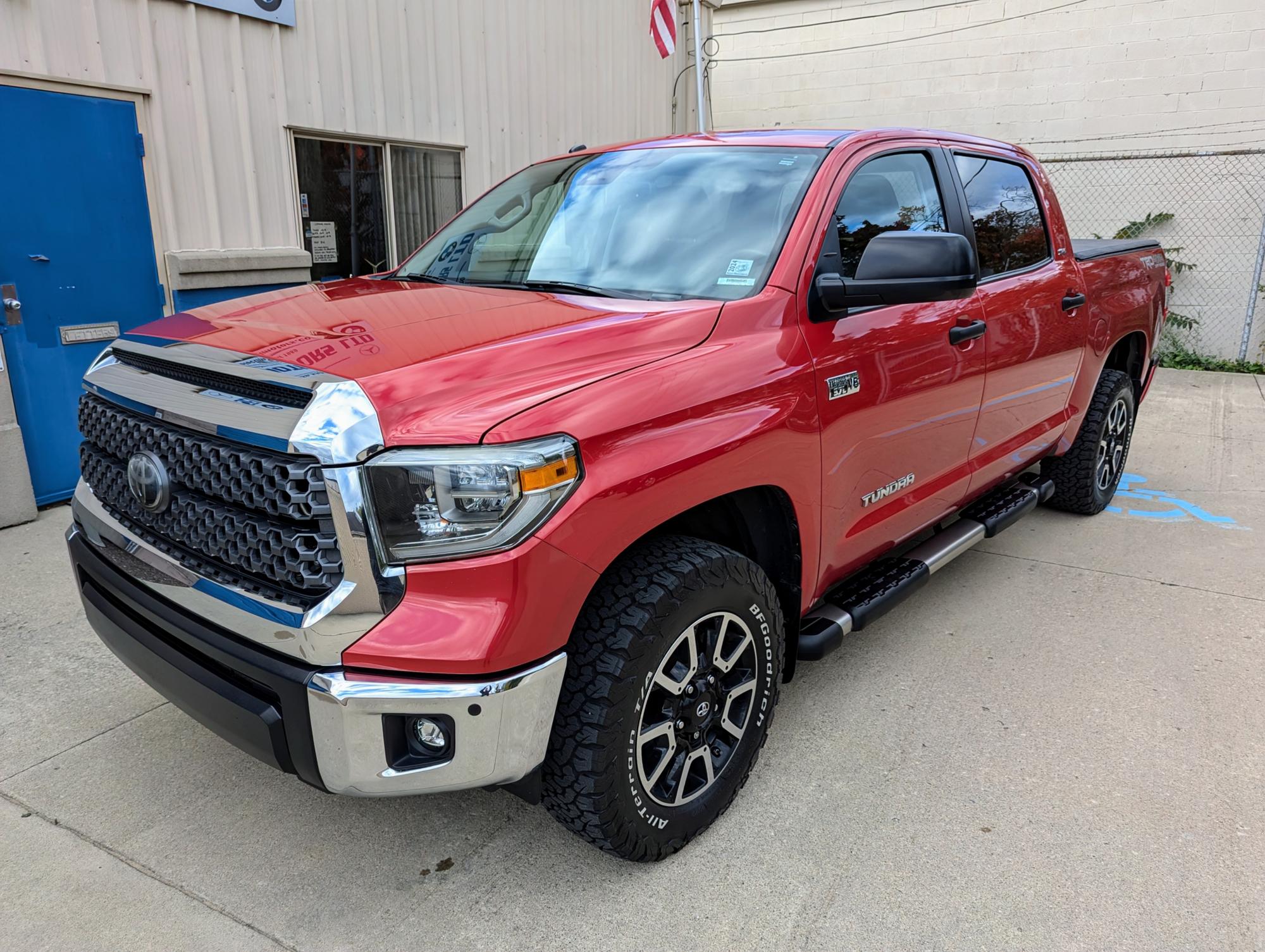 photo of 2018 Toyota Tundra SR5 5.7L V8 FFV CrewMax 4WD