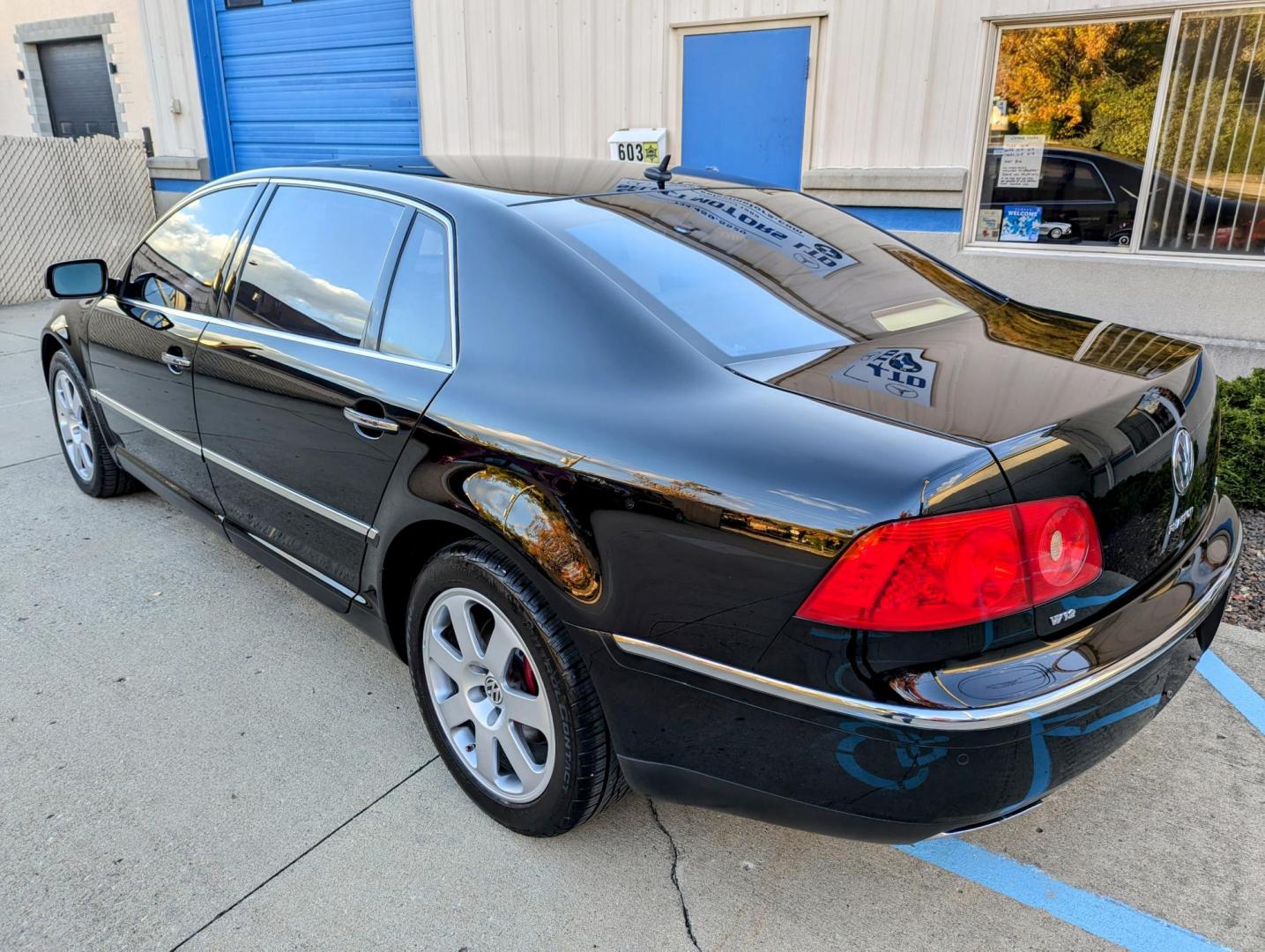 2004 Black /Beige Leather Volkswagen Phaeton W12 (WVWAH63D748) with an 6.0L W12 DOHC 48V engine, 5-Speed Automatic Overdrive transmission, located at 603 Amelia Street, Plymouth, MI, 48170, (734) 459-5520, 42.378841, -83.464546 - Photo#2