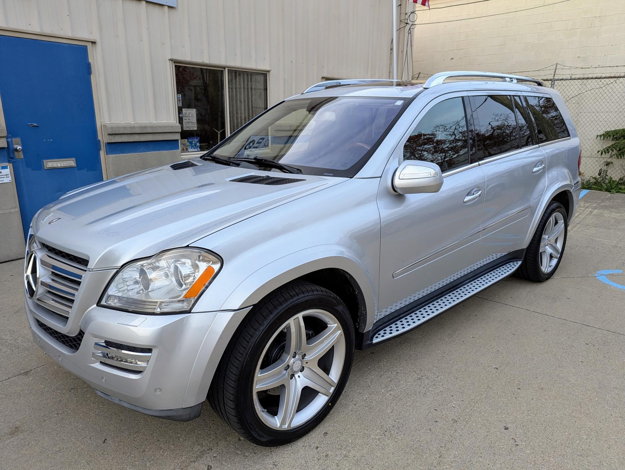 photo of 2010 Mercedes-Benz GL-Class GL550 4MATIC