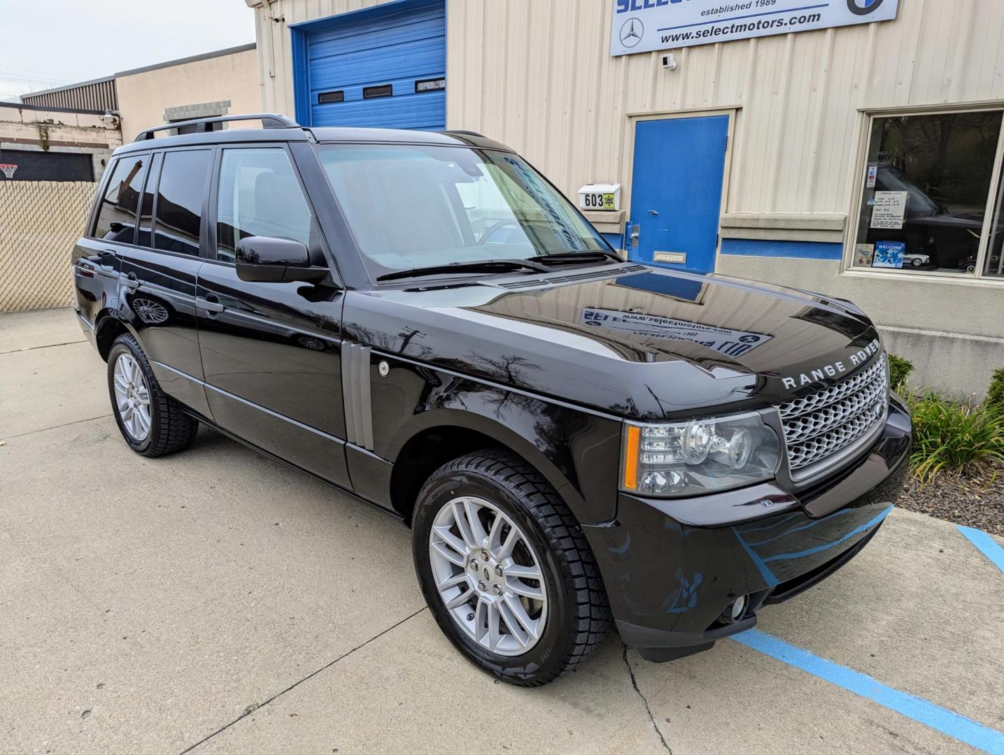 2010 Black Metallic /Black Leather Land Rover Range Rover HSE (SALME1D42AA) with an 4.4L V8 DOHC 32V engine, 6-Speed Automatic transmission, located at 603 Amelia Street, Plymouth, MI, 48170, (734) 459-5520, 42.378841, -83.464546 - Photo#14