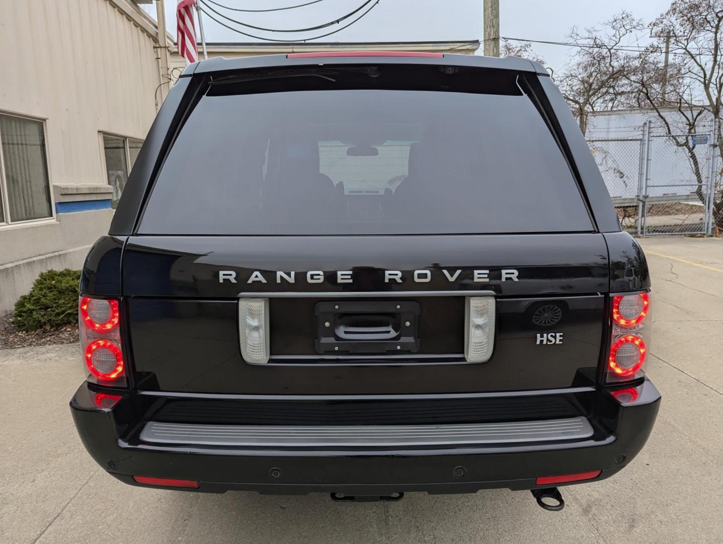 2010 Black Metallic /Black Leather Land Rover Range Rover HSE (SALME1D42AA) with an 4.4L V8 DOHC 32V engine, 6-Speed Automatic transmission, located at 603 Amelia Street, Plymouth, MI, 48170, (734) 459-5520, 42.378841, -83.464546 - Photo#17