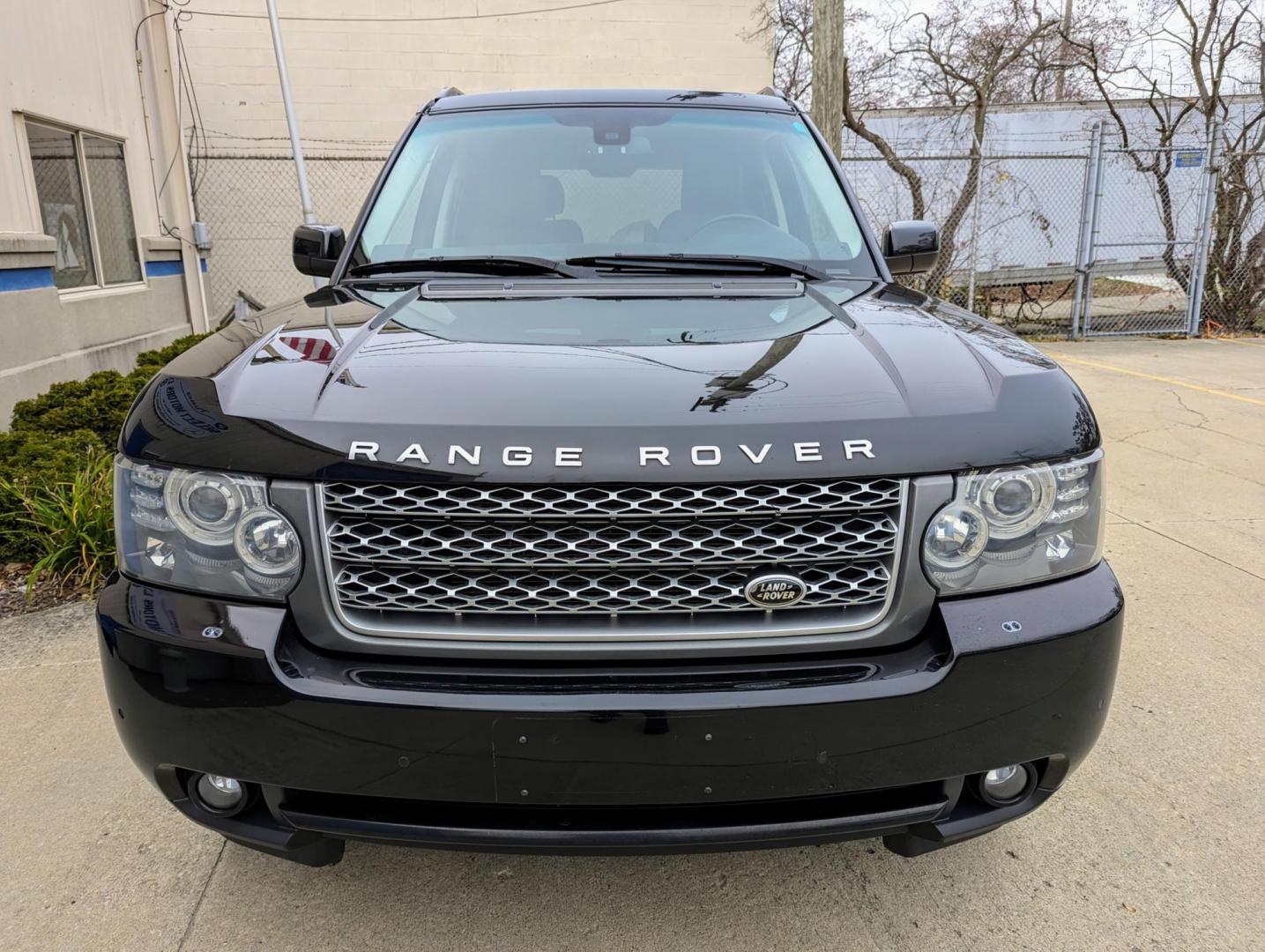 2010 Black Metallic /Black Leather Land Rover Range Rover HSE (SALME1D42AA) with an 4.4L V8 DOHC 32V engine, 6-Speed Automatic transmission, located at 603 Amelia Street, Plymouth, MI, 48170, (734) 459-5520, 42.378841, -83.464546 - Photo#3