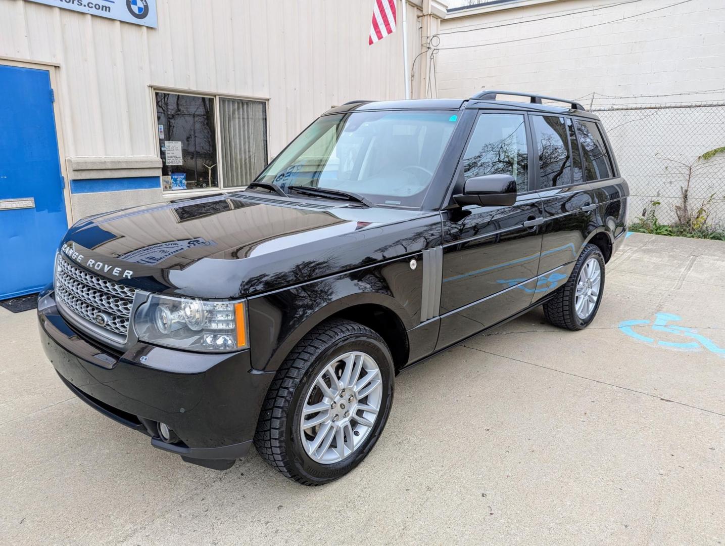 2010 Black Metallic /Black Leather Land Rover Range Rover HSE (SALME1D42AA) with an 4.4L V8 DOHC 32V engine, 6-Speed Automatic transmission, located at 603 Amelia Street, Plymouth, MI, 48170, (734) 459-5520, 42.378841, -83.464546 - Photo#0