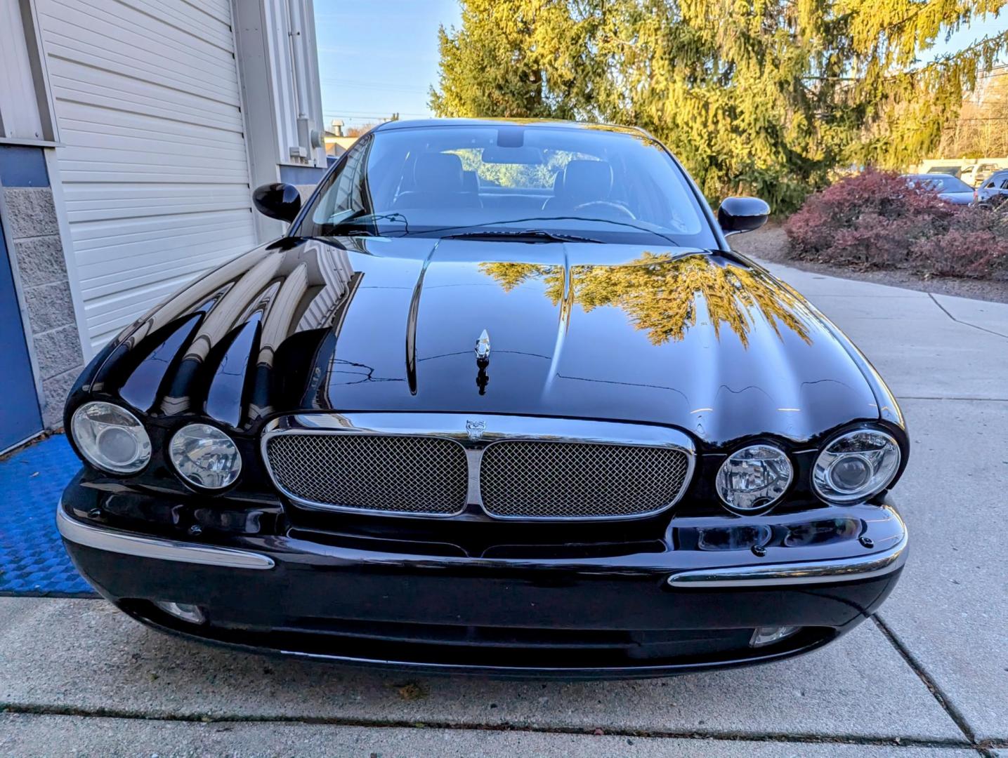 2006 Black /Black Leather Jaguar XJ-Series XJ8 L (SAJWA79B86S) with an 4.2L V8 DOHC 32V engine, 6-Speed Automatic Overdrive transmission, located at 603 Amelia Street, Plymouth, MI, 48170, (734) 459-5520, 42.378841, -83.464546 - Vehicles shown by appointment - Please call ahead - 734-459-5520, text 734-658-4573 or contact us via our web site at: http://www.selectmotors.com for complete Inventory, Photos, Videos and FREE Carfax Reports. 2006 Jaguar XJ8-L, Black with black leather interior, 126K miles, same owner since 200 - Photo#1