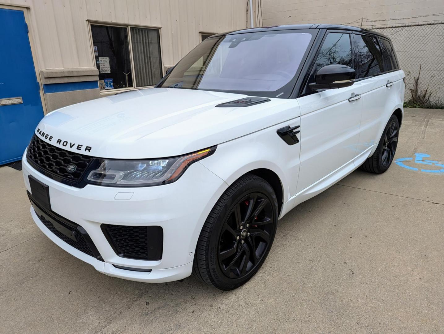 2018 White /Black Leather Land Rover Range Rover Sport HSE Dynamic (SALWV2SV3JA) with an 3.0L V6 24V DOHC SUPERCHARGED engine, 8A transmission, located at 603 Amelia Street, Plymouth, MI, 48170, (734) 459-5520, 42.378841, -83.464546 - Photo#0