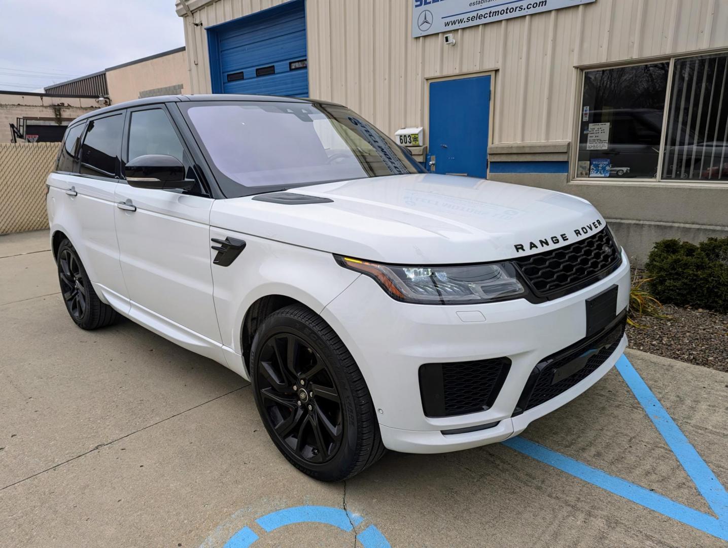 2018 White /Black Leather Land Rover Range Rover Sport HSE Dynamic (SALWV2SV3JA) with an 3.0L V6 24V DOHC SUPERCHARGED engine, 8A transmission, located at 603 Amelia Street, Plymouth, MI, 48170, (734) 459-5520, 42.378841, -83.464546 - Photo#12