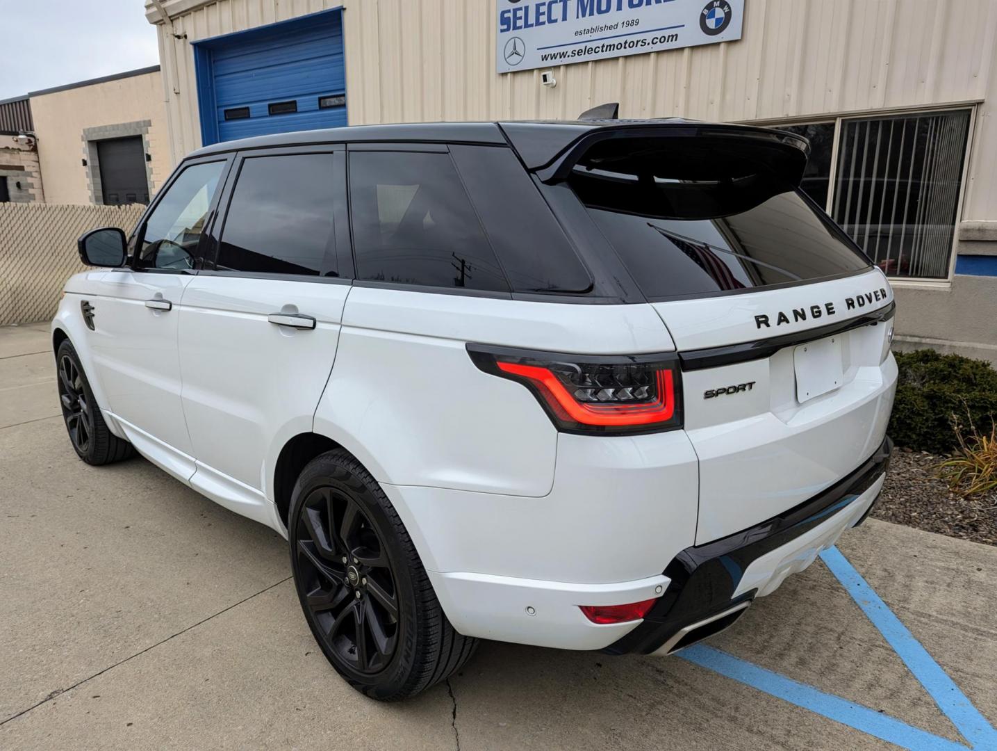 2018 White /Black Leather Land Rover Range Rover Sport HSE Dynamic (SALWV2SV3JA) with an 3.0L V6 24V DOHC SUPERCHARGED engine, 8A transmission, located at 603 Amelia Street, Plymouth, MI, 48170, (734) 459-5520, 42.378841, -83.464546 - Photo#3