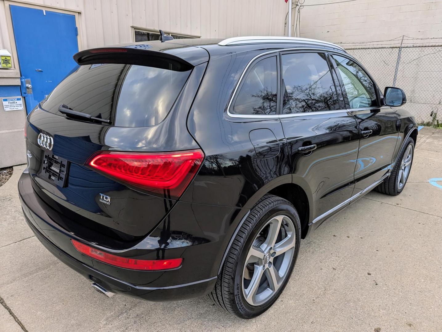 2014 Black /Black Leather Audi Q5 TDI (WA1CMAFP1EA) with an 3.0L V6 DOHC 24V DIESEL engine, 6-Speed Automatic transmission, located at 603 Amelia Street, Plymouth, MI, 48170, (734) 459-5520, 42.378841, -83.464546 - Vehicles shown by appointment - Please call ahead - 734-459-5520, text 734-658-4573 or contact us via our web site at: http://www.selectmotors.com for complete Inventory, Photos, Videos and FREE Carfax Reports. 2014 Audi Q5 Quattro TDI Premium Plus, Brilliant Black with black leather interior, - Photo#9