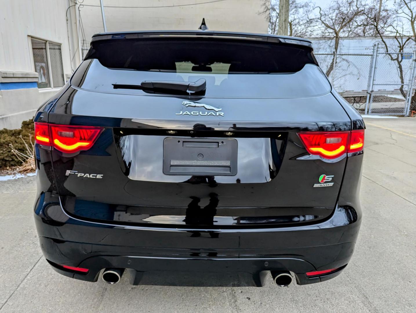 2018 Black /Black Leather Jaguar F-Pace S (SADCM2FVXJA) with an 3.0L V6 DOHC 24V SUPERCHARGED engine, 8A transmission, located at 603 Amelia Street, Plymouth, MI, 48170, (734) 459-5520, 42.378841, -83.464546 - Photo#14