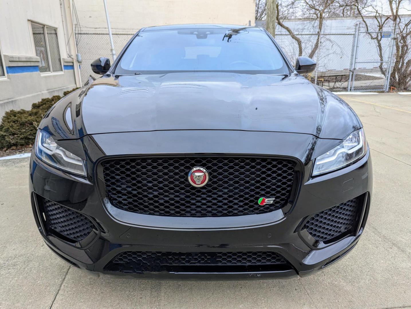 2018 Black /Black Leather Jaguar F-Pace S (SADCM2FVXJA) with an 3.0L V6 DOHC 24V SUPERCHARGED engine, 8A transmission, located at 603 Amelia Street, Plymouth, MI, 48170, (734) 459-5520, 42.378841, -83.464546 - Photo#2