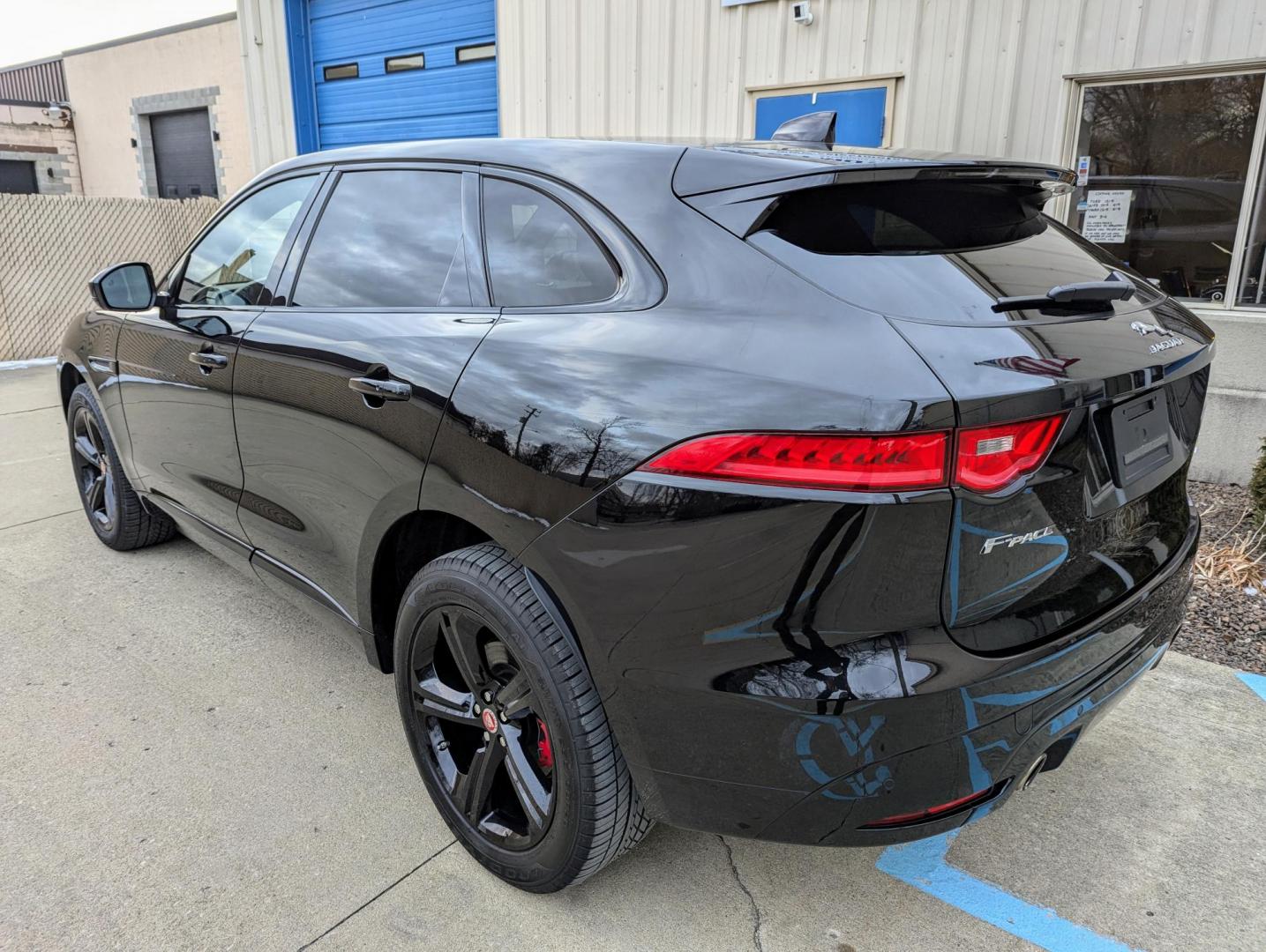 2018 Black /Black Leather Jaguar F-Pace S (SADCM2FVXJA) with an 3.0L V6 DOHC 24V SUPERCHARGED engine, 8A transmission, located at 603 Amelia Street, Plymouth, MI, 48170, (734) 459-5520, 42.378841, -83.464546 - Photo#3