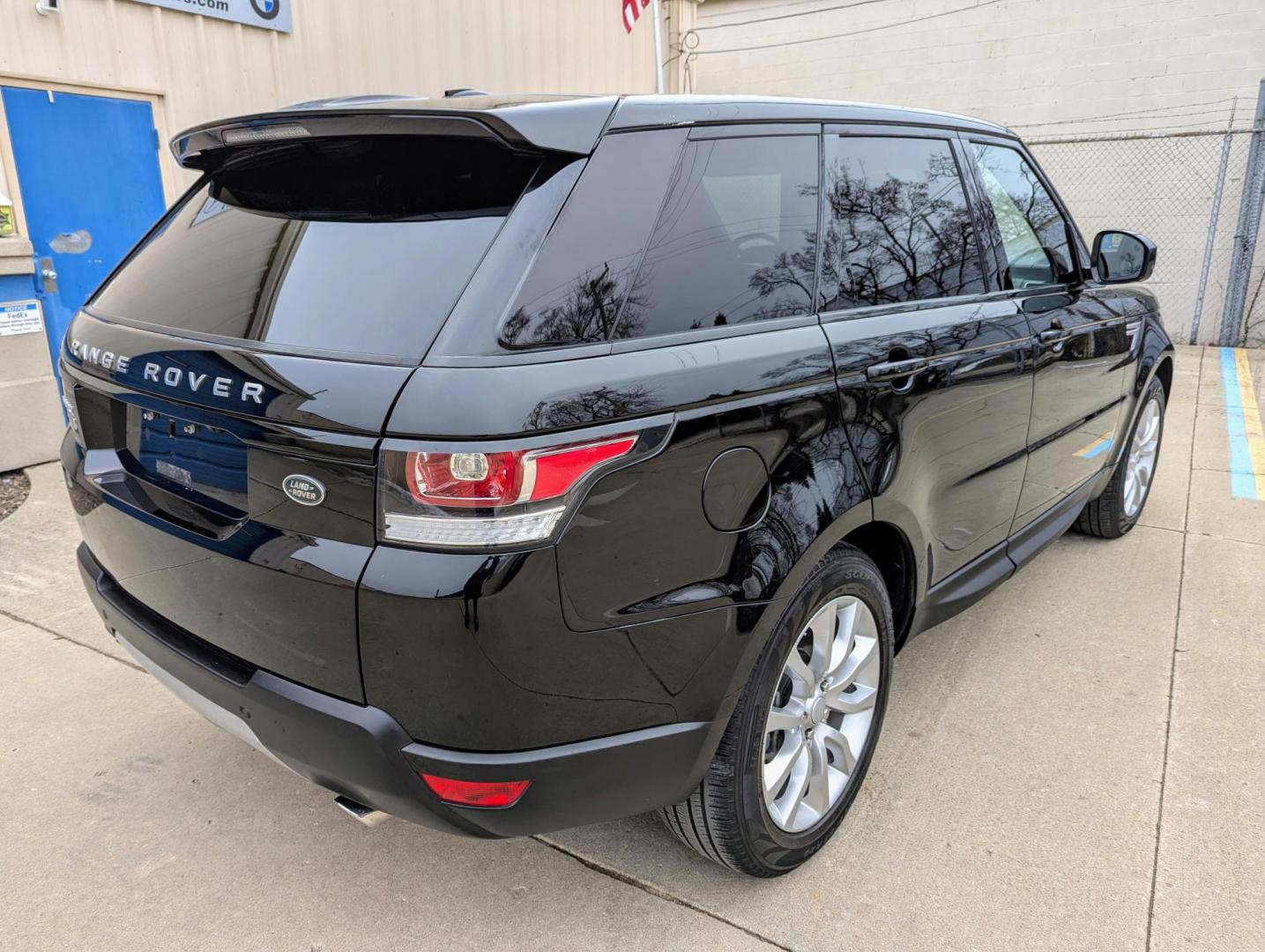 2015 Black /Black Leather Land Rover Range Rover Sport HSE (SALWR2VF3FA) with an 3.0L V6 24V DOHC SUPERCHARGED engine, 8-Speed Automatic transmission, located at 603 Amelia Street, Plymouth, MI, 48170, (734) 459-5520, 42.378841, -83.464546 - Vehicles shown by appointment - Please call ahead - 734-459-5520, text 734-658-4573 or contact us via our web site at: http://www.selectmotors.com for complete Inventory, Photos, Videos and FREE Carfax Reports. 2015 Land Rover Range Rover Sport HSE, Santorini Black Metallic with Black leather int - Photo#11