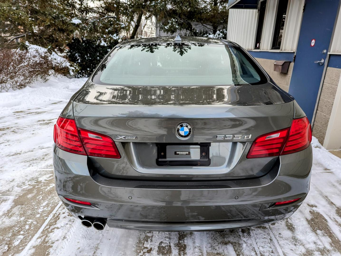 2015 Grey Metallic /Black Dakota leather BMW 5-Series 535d xDrive (WBAFV3C57FD) with an 3.0L L6 DOHC 24V DIESEL engine, 8-Speed Automatic transmission, located at 603 Amelia Street, Plymouth, MI, 48170, (734) 459-5520, 42.378841, -83.464546 - Vehicles shown by appointment - Please call ahead - 734-459-5520, text 734-658-4573 or contact us via our web site at: http://www.selectmotors.com for complete Inventory, Photos, Videos and FREE Carfax Reports. 2015 BMW 535d - xDrive, Callisto Grey Metallic with Black Dakota leather, 163K miles, - Photo#13