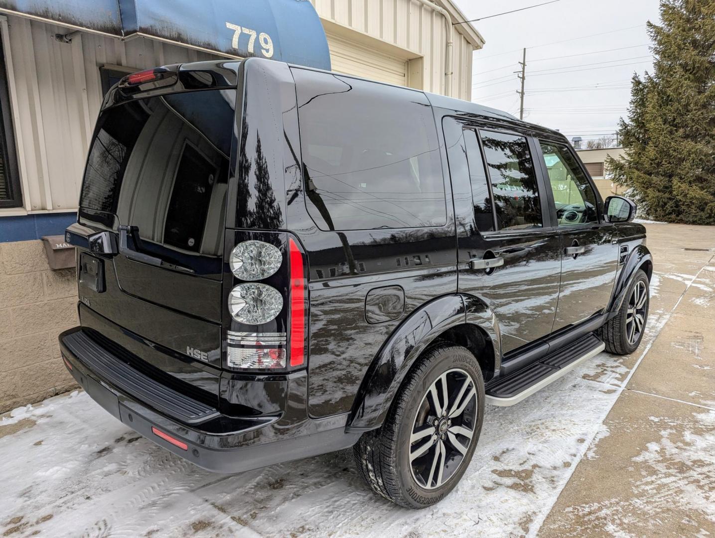 2016 Black /Almond Leather Land Rover LR4 HSE (SALAG2V66GA) with an 3.0L V6 DOHV 24V engine, 6-Speed Automatic transmission, located at 603 Amelia Street, Plymouth, MI, 48170, (734) 459-5520, 42.378841, -83.464546 - Vehicles shown by appointment - Please call ahead - 734-459-5520, text 734-658-4573 or contact us via our web site at: http://www.selectmotors.com for complete Inventory, Photos, Videos and FREE Carfax Reports. 2016 Land River LR4 HSE, Santorini Black Metallic with Almond Leather interior, - Photo#13