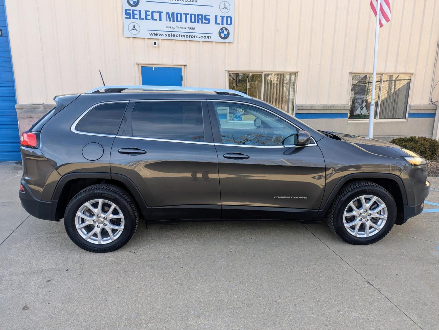 2017 Graphite Crystal Metallic /Black Jeep Cherokee Latitude FWD (1C4PJLCB1HW) with an 2.4L L4 DOHC 16V engine, 9A transmission, located at 603 Amelia Street, Plymouth, MI, 48170, (734) 459-5520, 42.378841, -83.464546 - Vehicles shown by appointment - Please call ahead - 734-459-5520, text 734-658-4573 or contact us via our web site at: http://www.selectmotors.com for complete Inventory, Photos, Videos and FREE Carfax Reports. 2017 Jeep Cherokee Latitude, Graphite Crystal Metallic, Black interior, 72K one owner - Photo#11