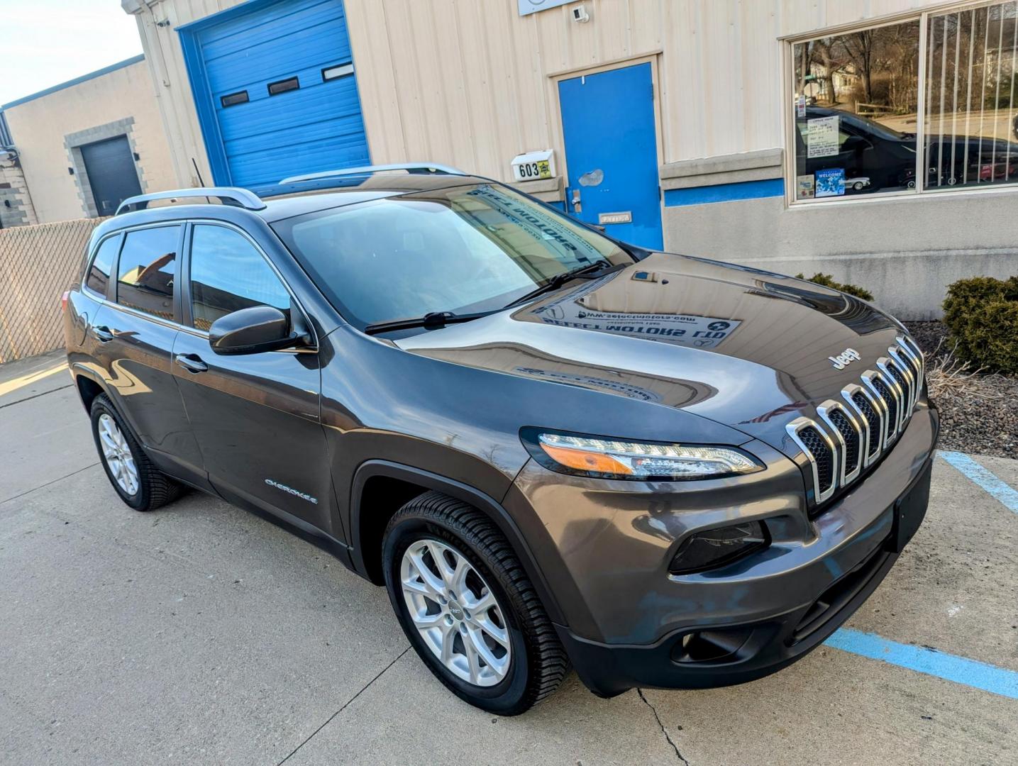 2017 Graphite Crystal Metallic /Black Jeep Cherokee Latitude FWD (1C4PJLCB1HW) with an 2.4L L4 DOHC 16V engine, 9A transmission, located at 603 Amelia Street, Plymouth, MI, 48170, (734) 459-5520, 42.378841, -83.464546 - Vehicles shown by appointment - Please call ahead - 734-459-5520, text 734-658-4573 or contact us via our web site at: http://www.selectmotors.com for complete Inventory, Photos, Videos and FREE Carfax Reports. 2017 Jeep Cherokee Latitude, Graphite Crystal Metallic, Black interior, 72K one owner - Photo#13